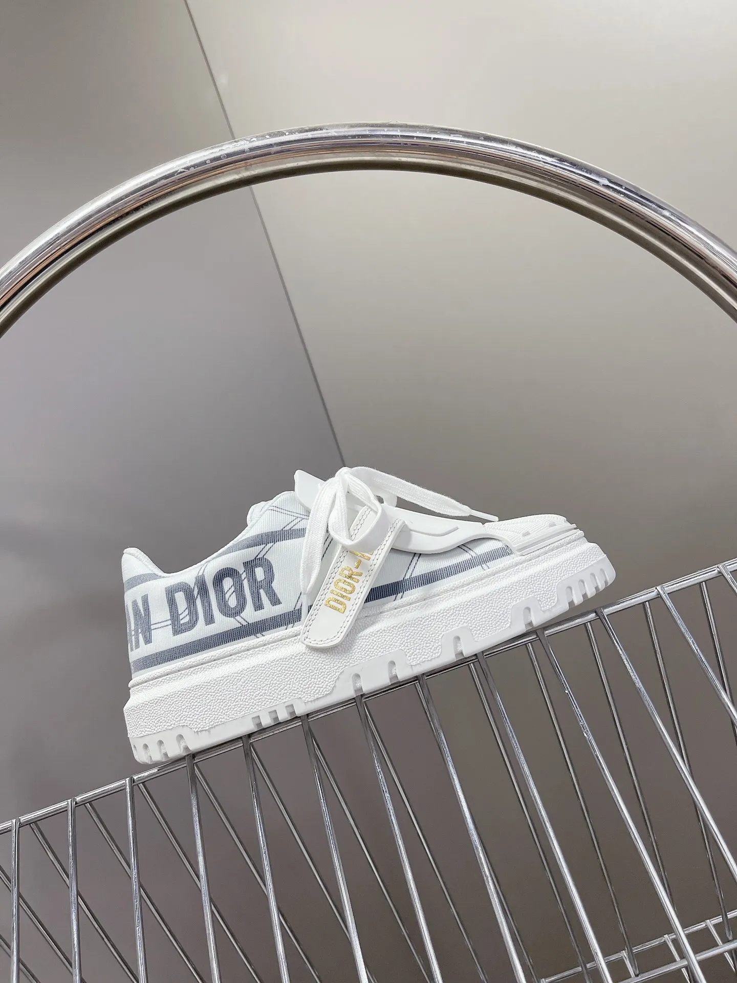 👟👟Ex-factory price 480👟👟 Women's Shoes Women's Clothing Women's Shoes Women's Clothing DIOR Dior classic shell-toe sneakers, genuine purchase and development, perfect one-to-one reproduction ✔️Cow leather upper ➕Transparent film, classic shell outsole, very comfortable on top, genuine full set of packaging, transparent outsole, size 35-41